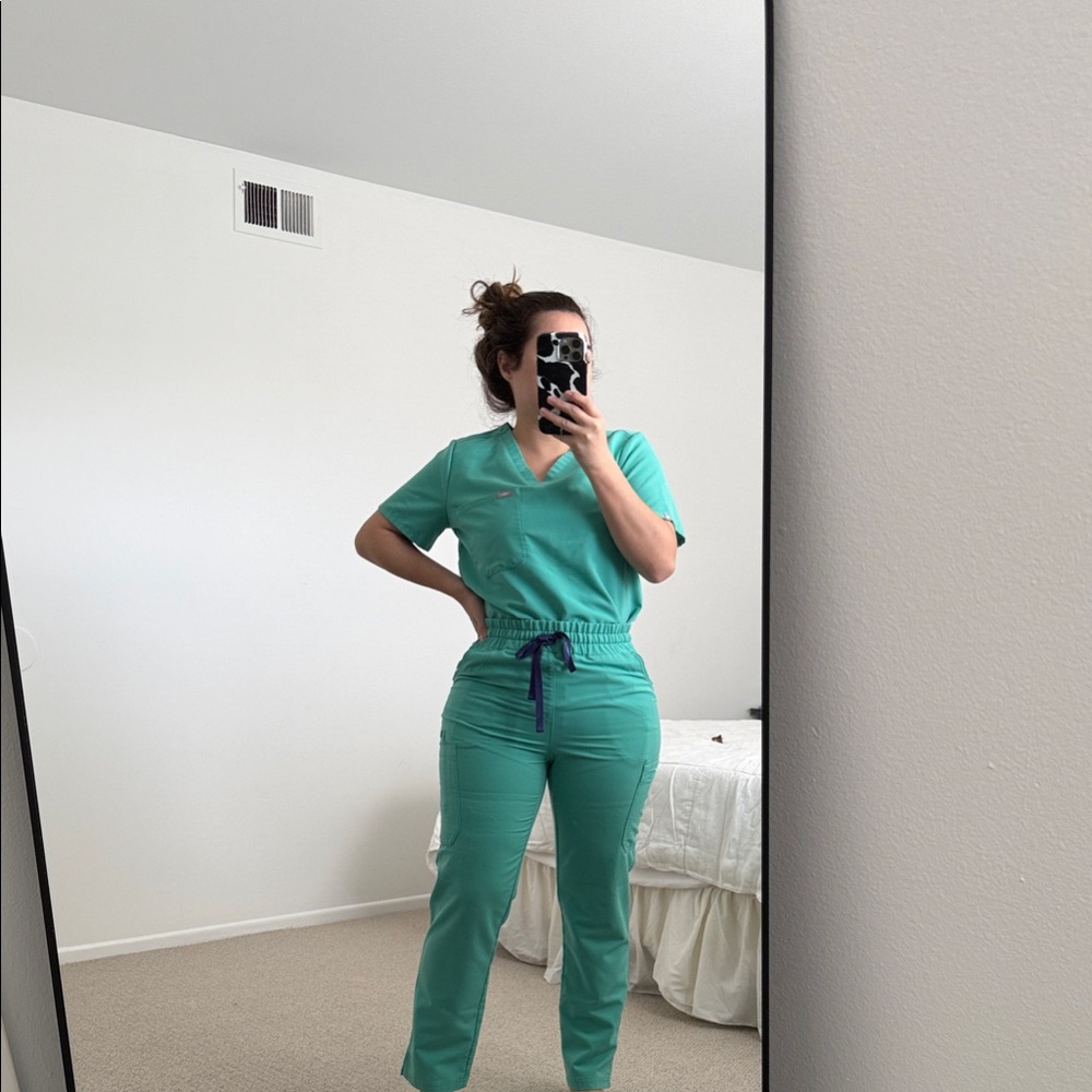Figs Women's Aqua scrub set